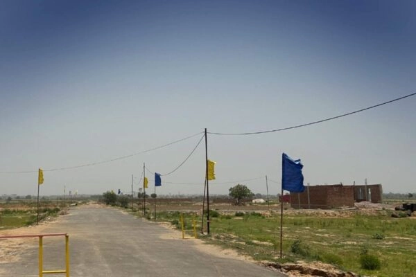 plots near reliance met city